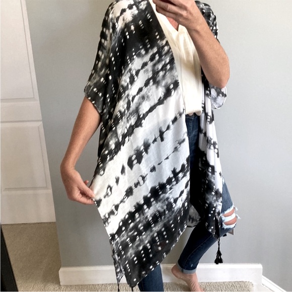 Black & White Tie Dye Print Boho Kimono - Picture 3 of 9